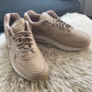 Nike Air Max 1 Premium Rose Gold